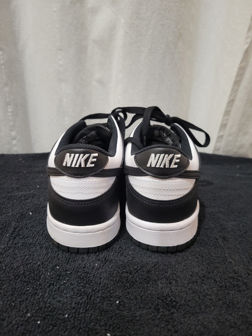 Nike Dunks (Panda) YOUTH 6.5 Low-Top Sneakers - Classic Contrast Design - Picture 3 of 4